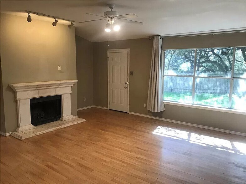Building Photo - 1204 Machado Rd