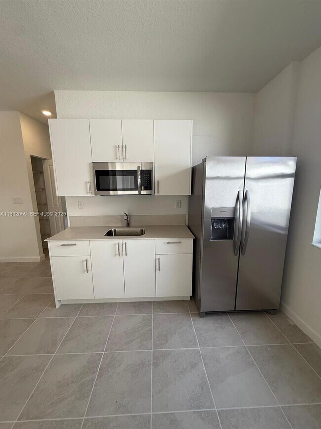 Building Photo - 2942 SE 23rd Ave