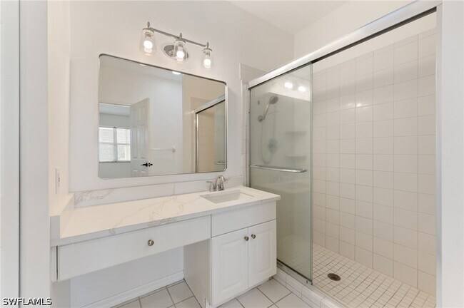 Building Photo - 12081 Summergate Cir