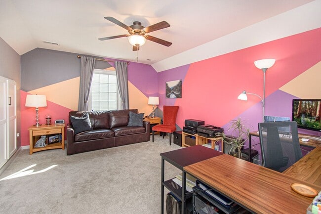 Building Photo - Spacious Home with Hot Tub, Fenced Yard an...