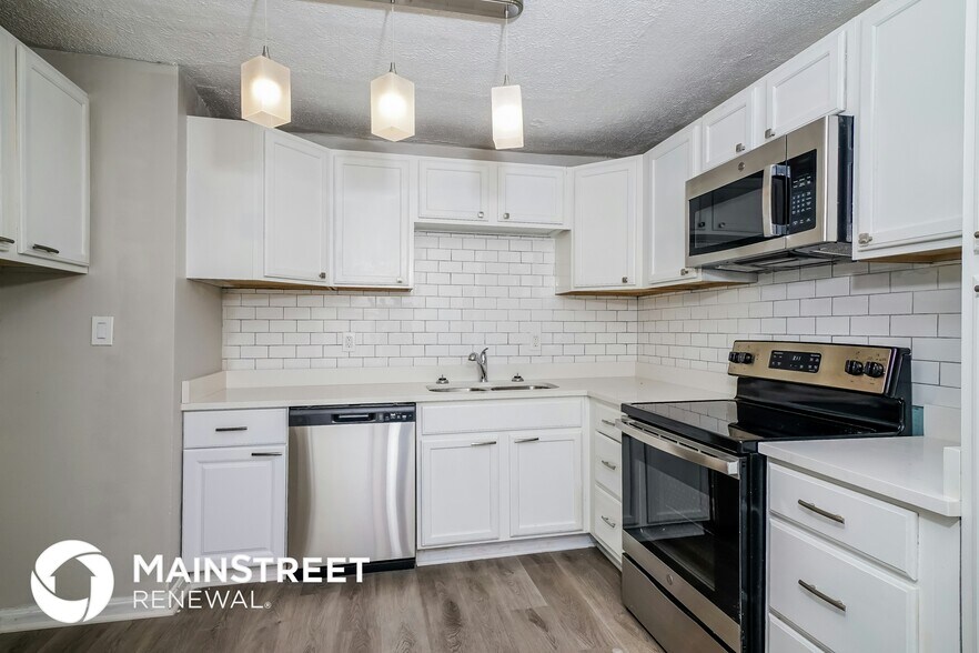 Building Photo - 5405 Tivoli Dr