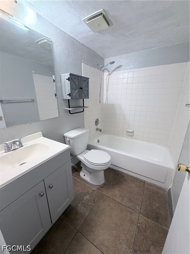 Building Photo - 12636 Kenwood Ln