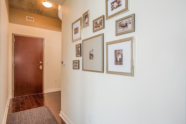 Building Photo - 360 Nueces St