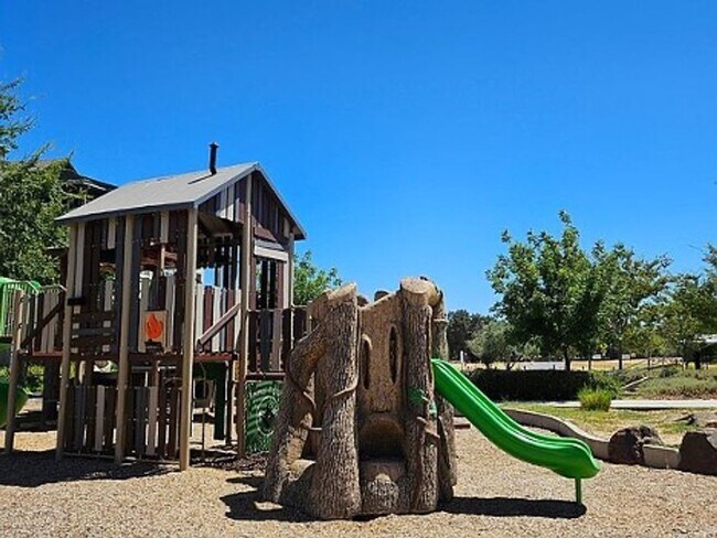 Building Photo - Upscale 2/2 Apartment in The Cannery!-$500 Off 1st Month's Rent