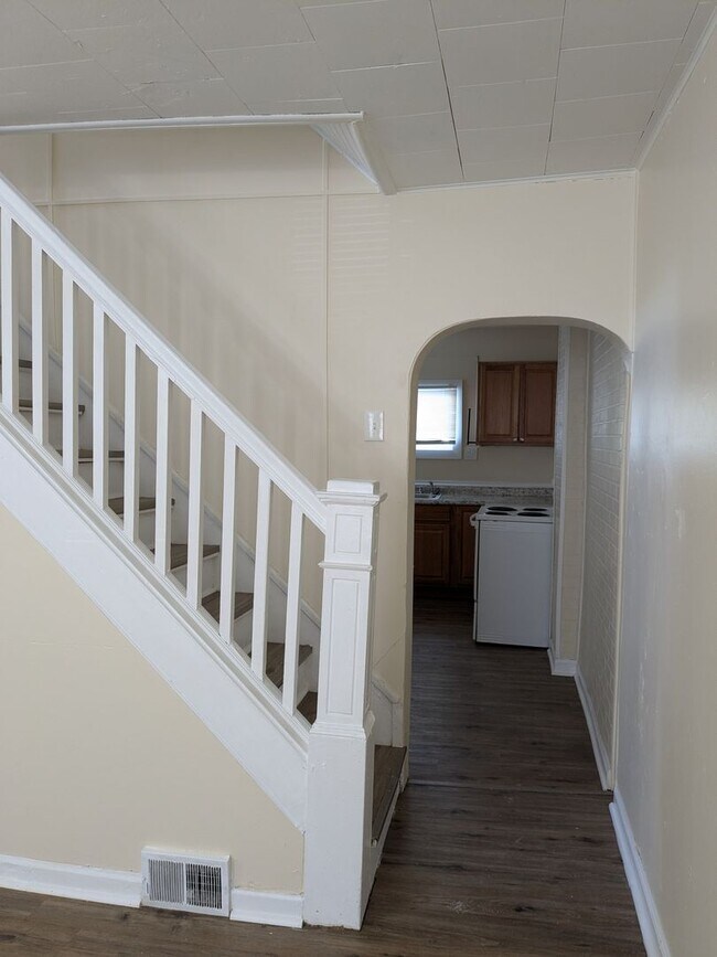 Building Photo - 2 bedroom 1 bath Koppel