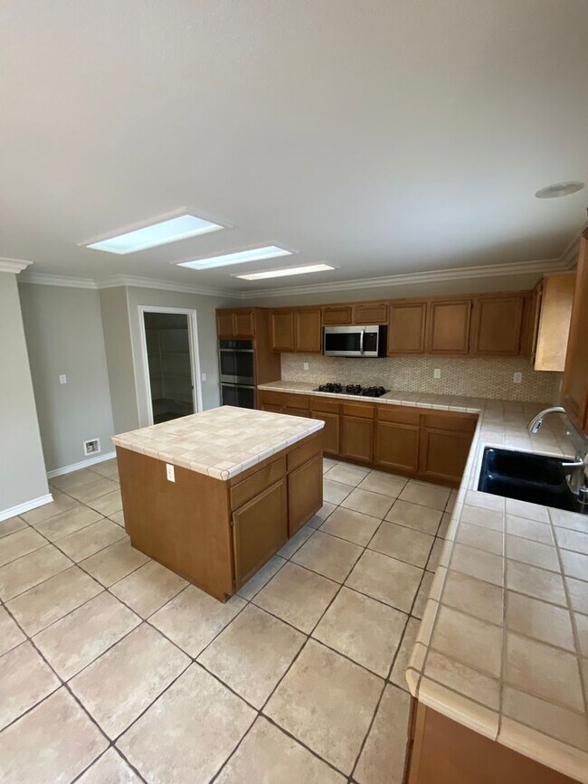 Building Photo - Temecula 4 Bedroom + Loft & Office Available in July