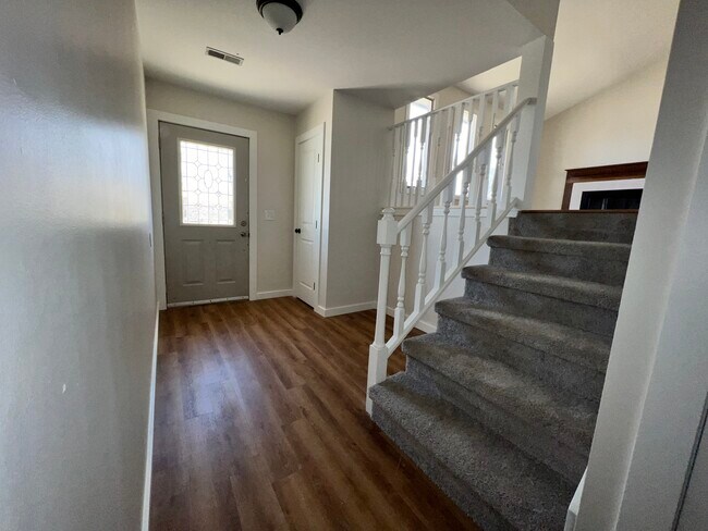 Entry Level - 1817 N Evergreen Ln