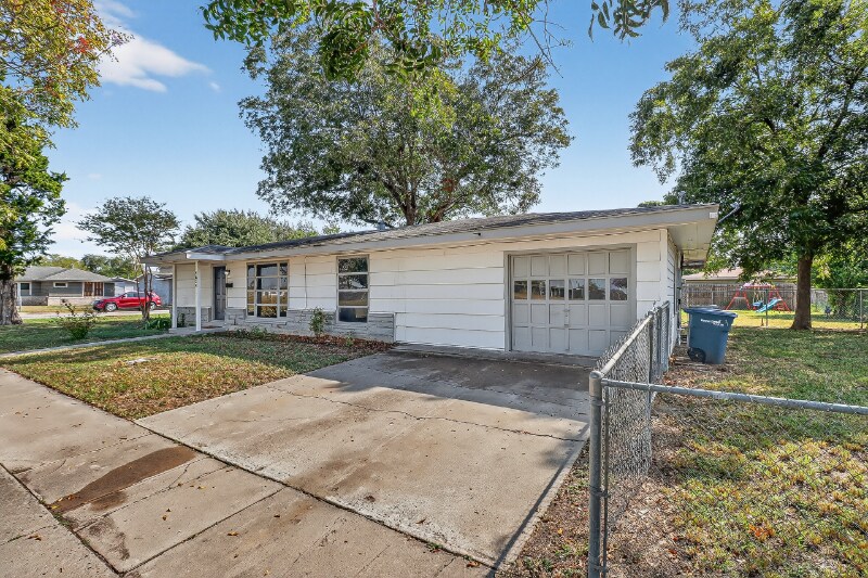 Building Photo - 4634 Weir Dr