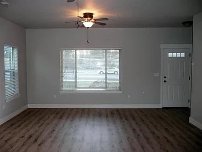 Building Photo - Beautiful 3 bed 3 bath home available in C...