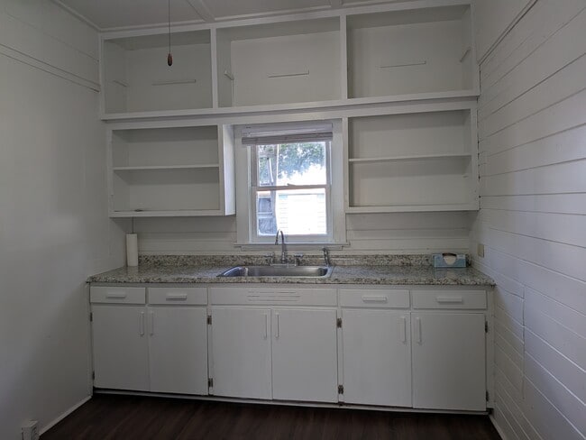 Building Photo - 2915 Winter Lake Rd