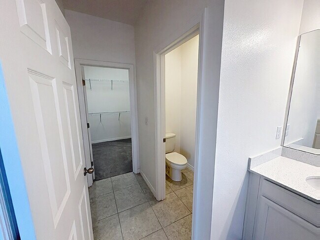 Building Photo - 6328 Goldcoast Ave