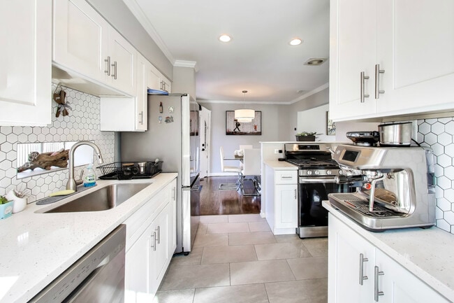 Building Photo - 4138 N Olcott Ave