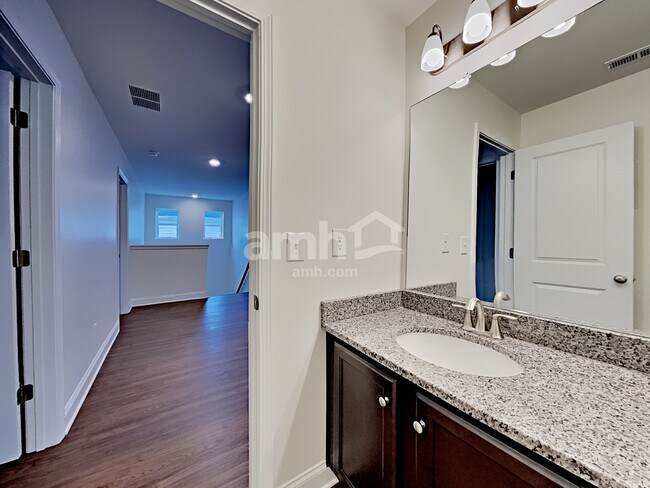 Building Photo - 212 Lake Vista Dr