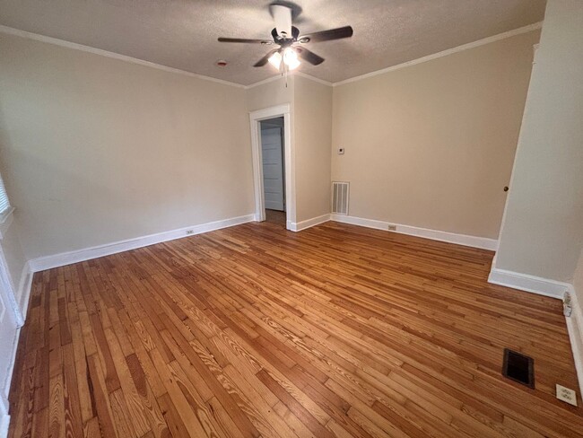 Building Photo - 2 Bedrooms- 1 Bathroom- House in Rockmart!