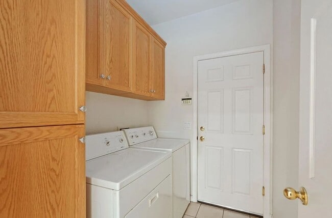 Building Photo - 1911 Lexington Dr