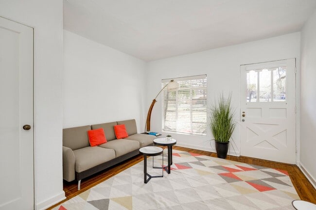 Building Photo - J07