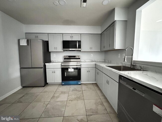 Building Photo - 7527 Belle Grae Dr
