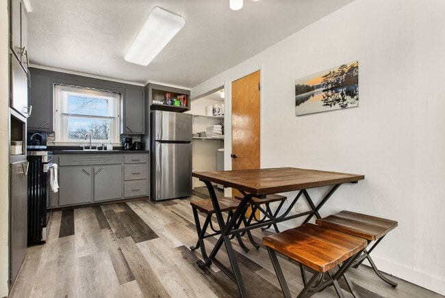Building Photo - 627 3rd St