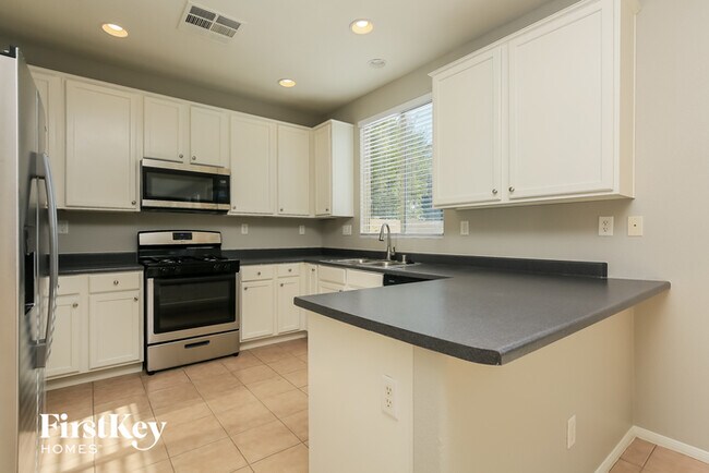 Building Photo - 5508 Tallulah Falls St