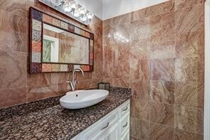 Building Photo - 135 1st St