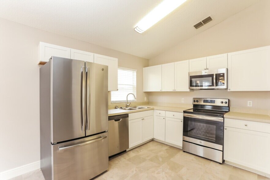 Building Photo - 813 Shell Ln