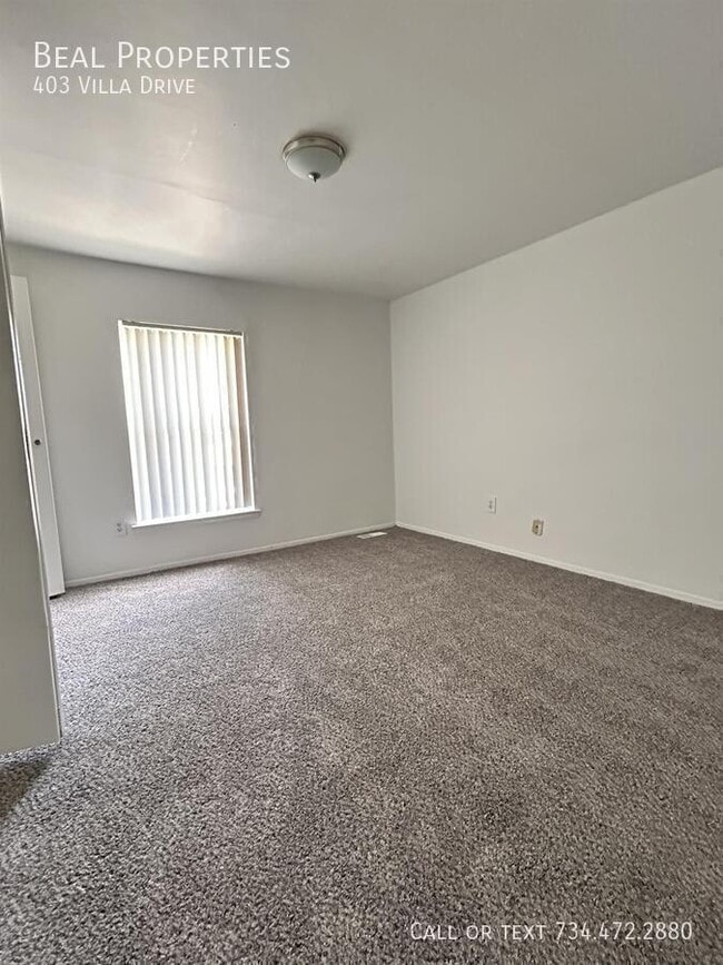 Building Photo - 403 Villa Dr