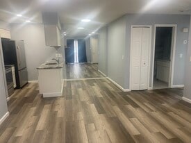 Building Photo - 16546 Clarkson Dr