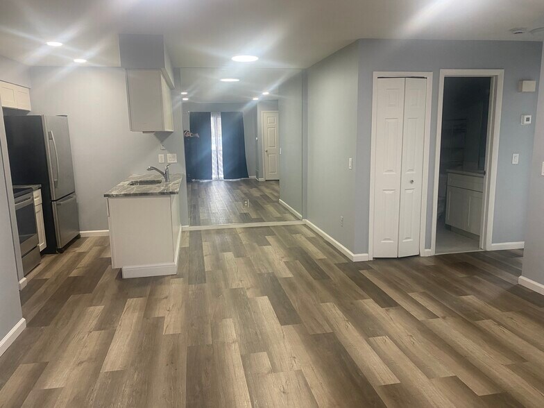 Building Photo - 16546 Clarkson Dr