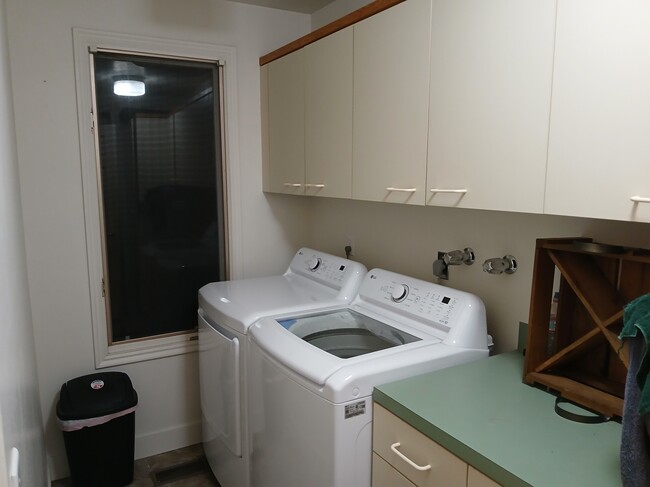 Utility room - 1715 Darling St