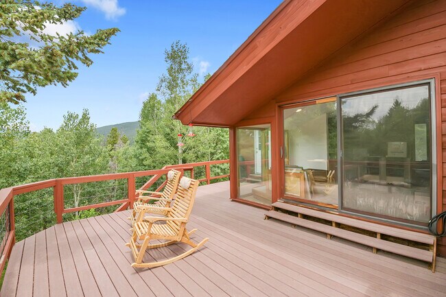 Building Photo - 204 Bristlecone Way