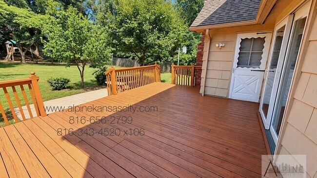 Building Photo - Beautiful Split Level, 5 TRUE Bedrooms!