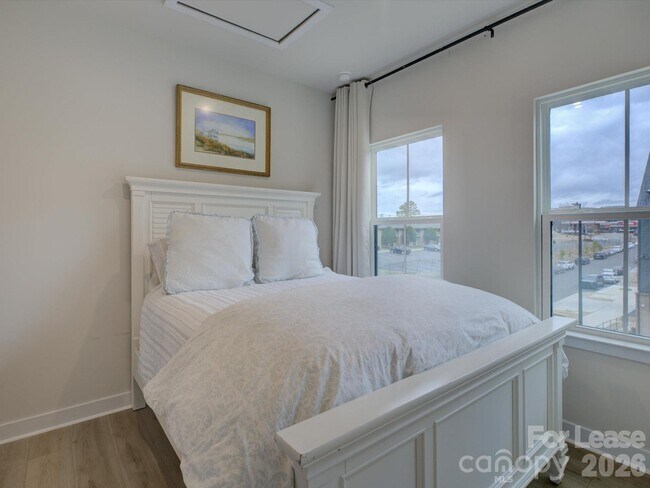 Building Photo - 6112 Station Crossing Ave