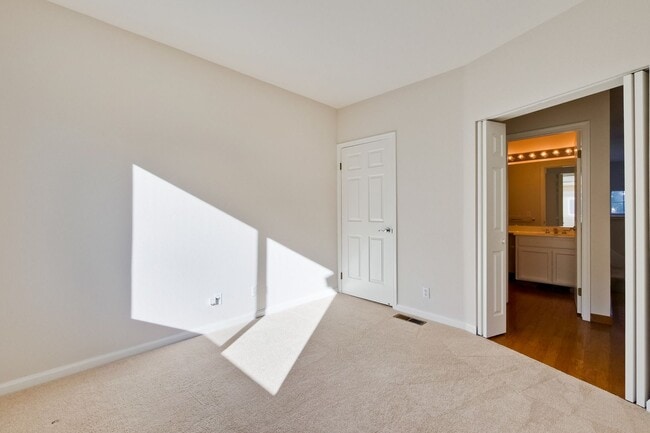 Building Photo - 4616 Hampton Falls Pl