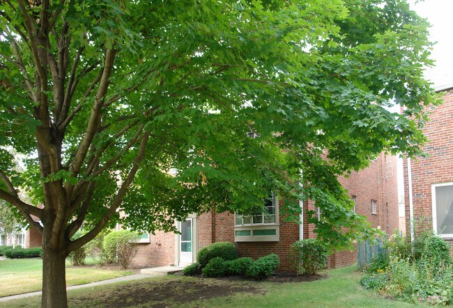 Building Photo - 1653 Westwood Ave
