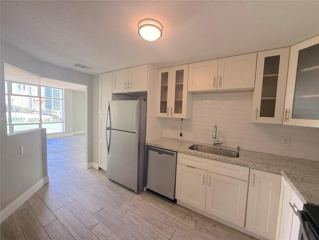 Building Photo - 5750 Collins Ave