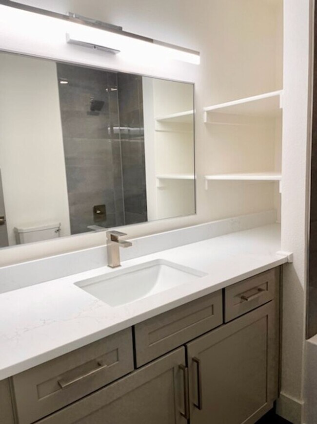 Building Photo - Brand New Luxury Construction with a River View!