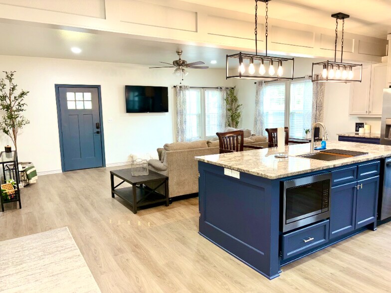 Building Photo - 324 S Saunders Ave