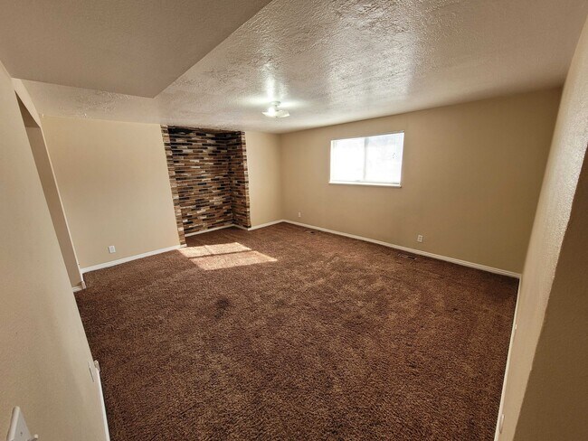 Building Photo - 125 W 1100 N