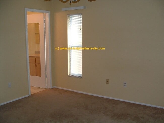 Building Photo - 3664 Montclair Dr