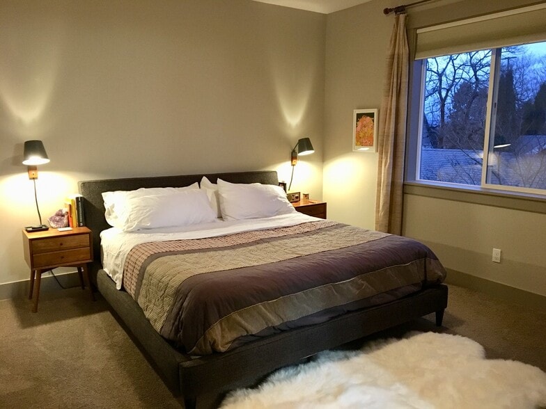 Building Photo - 6430 N Maryland Ave