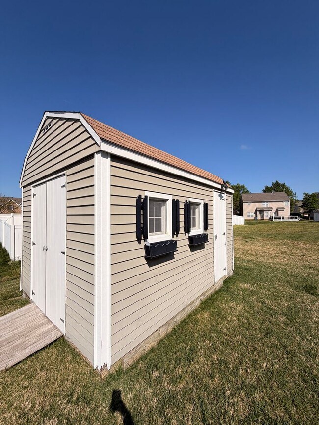 Building Photo - 42 Kilverstone Way