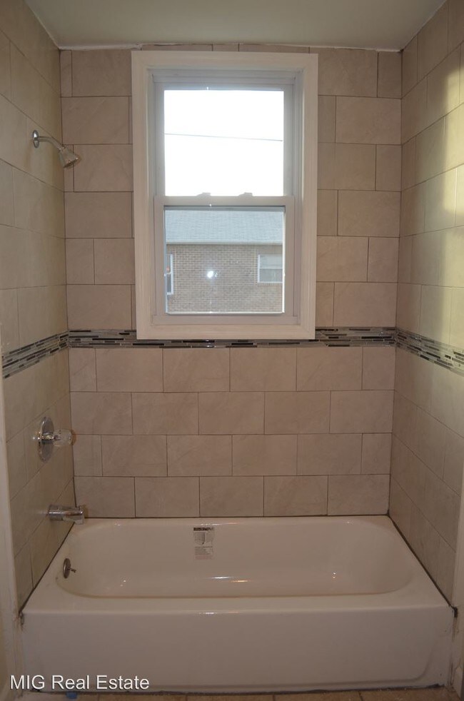 Building Photo - 286 Sussex Ave