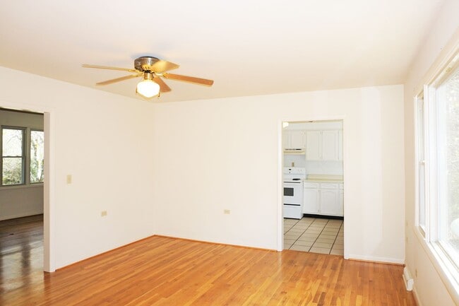 Building Photo - North Garden area/ single family home - Enjoy Country Living only 10 minutes to UVA