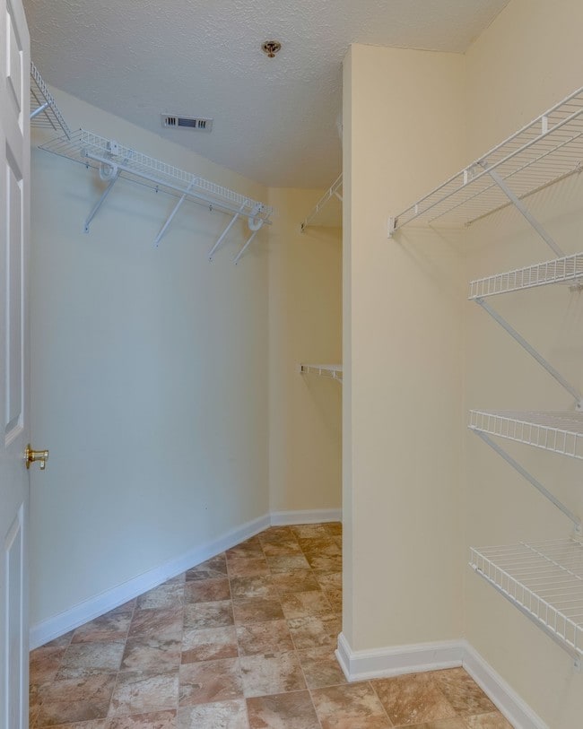 Building Photo - Condo in Hillmont of Green Hills