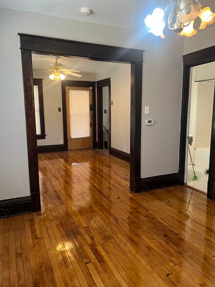 Building Photo - 611 19th St