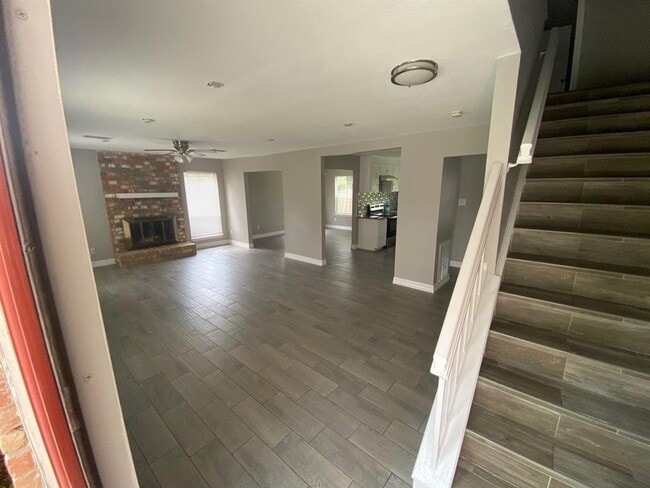 Building Photo - 2110 Hilton Head Dr
