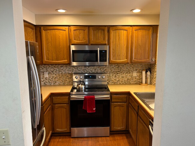 Kitchen - 9725 Independence Dr