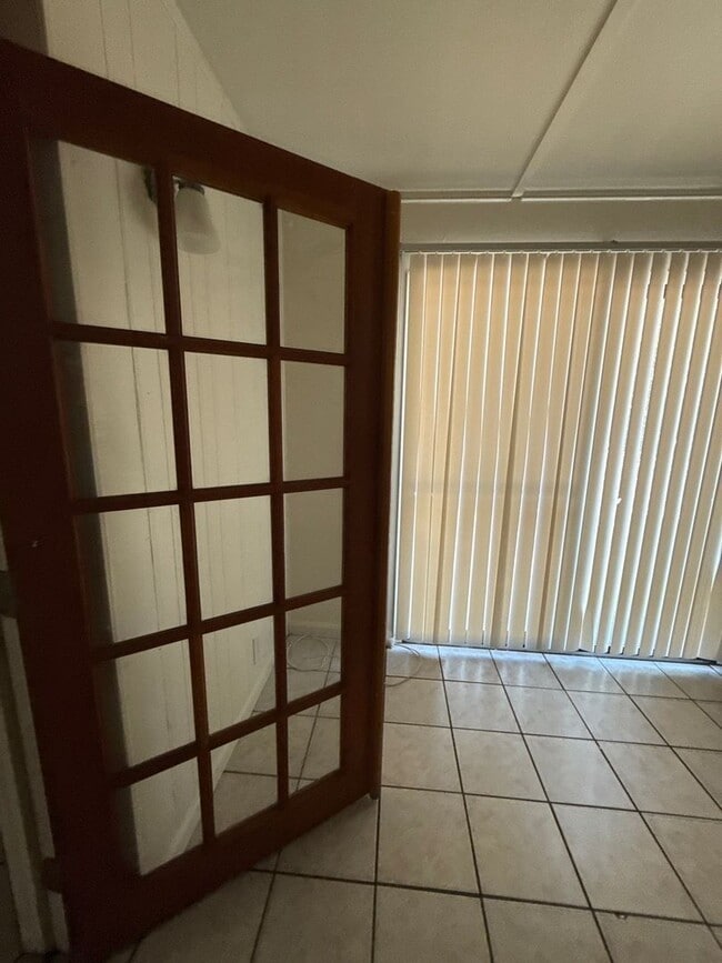 Building Photo - 4 bed/ 2.5 bath home, Walk to the stadium!...