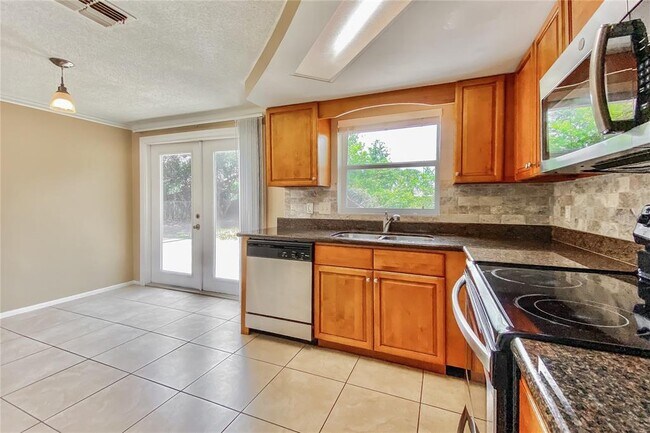 Building Photo - 1753 Kenilworth St