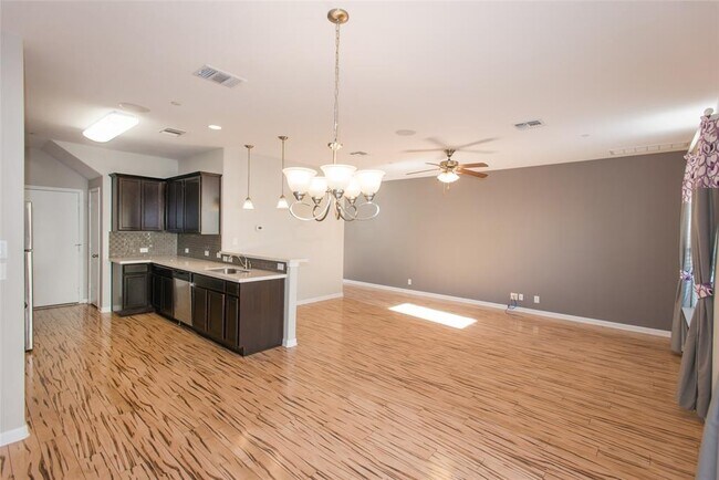 Building Photo - 1620 Bryant Dr